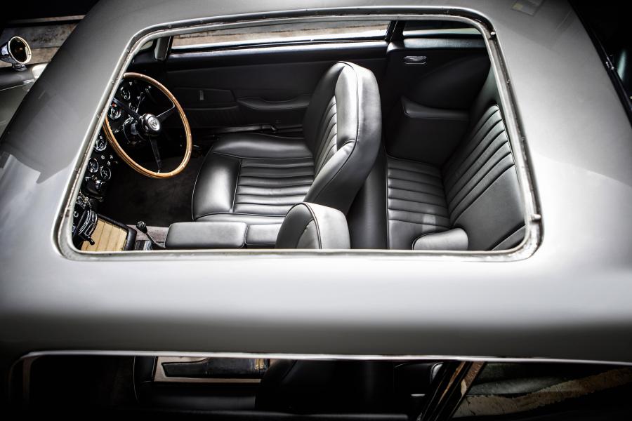 Интерьер Aston Martin DB5 Bond Car 1965 года  (фото 27 из 36)